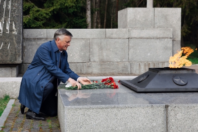 Руководители Группы компаний «Газпром межрегионгаз» возложили цветы к воинскому мемориалу «Павшим»